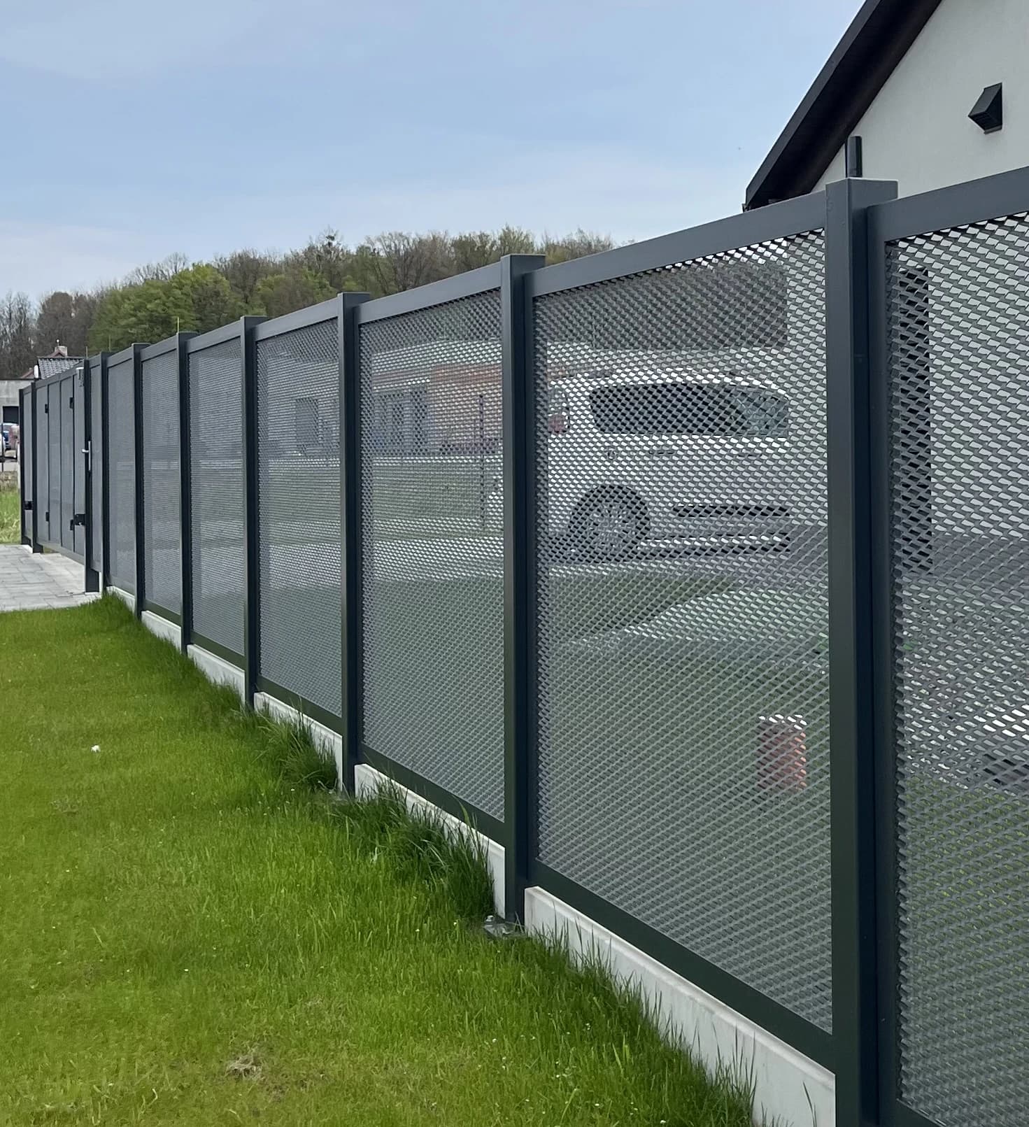 Brána — Kovovýroba Rozbroj Karviná (brány)