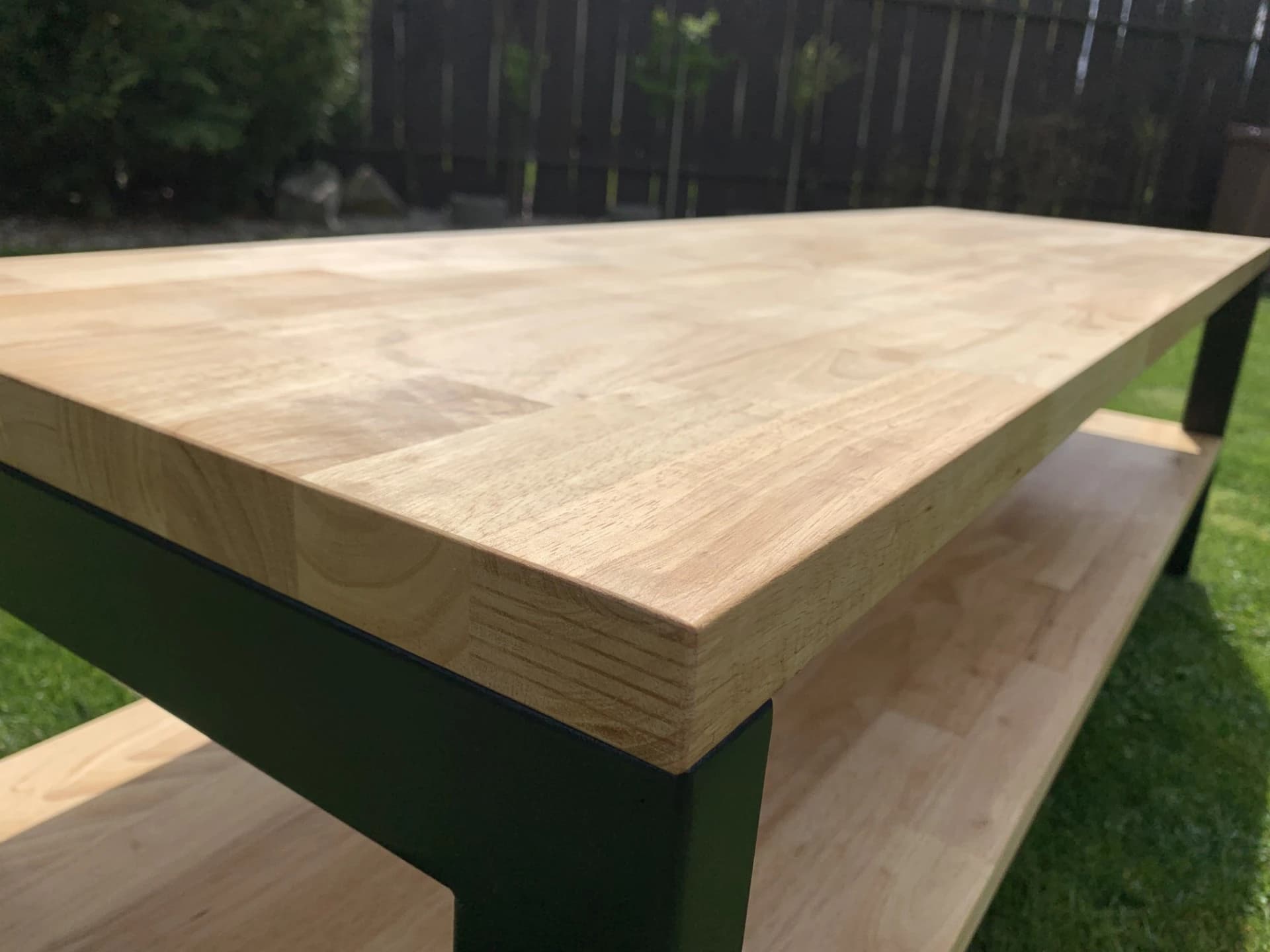 Kovový nábytek — Kovovýroba Rozbroj Karviná (nábytek)