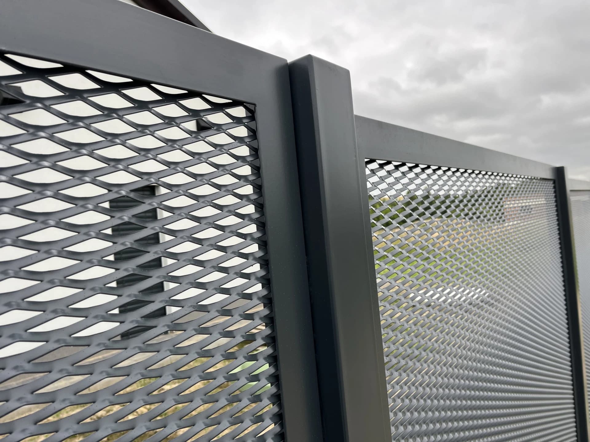 Brána — Kovovýroba Rozbroj Karviná (brány)