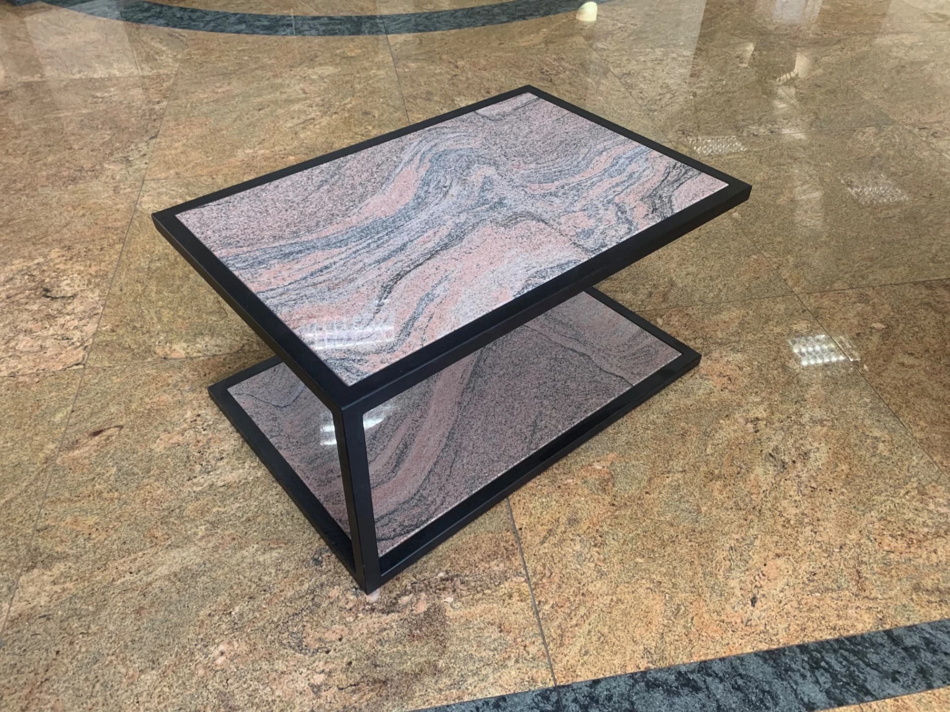 Kovový nábytek — Kovovýroba Rozbroj Karviná (nábytek)